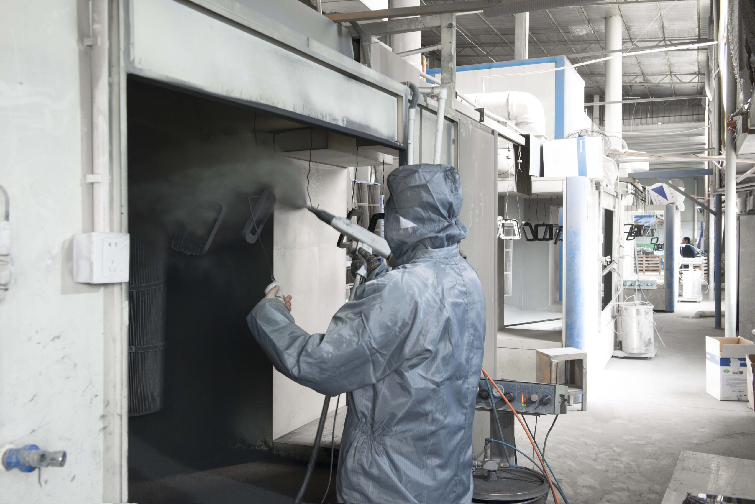 Automated phosphating pretreatment and electrostatic powder spraying production line
