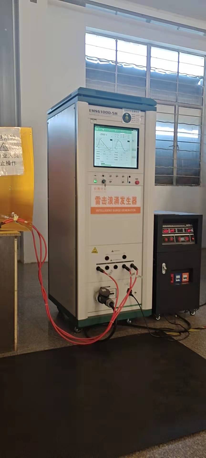 Lightning surge generator for outdoor luminaire driver protection
