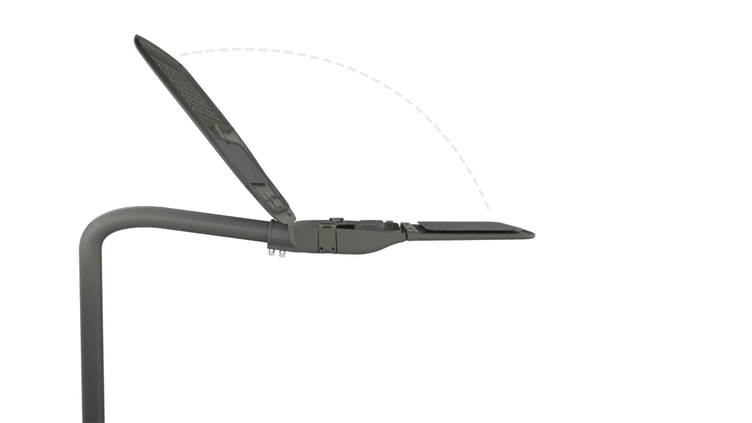 Toolless buckle opening design for rapid electrical maintenance on LED street light